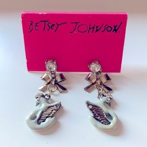 Betsey johnson swan earrings